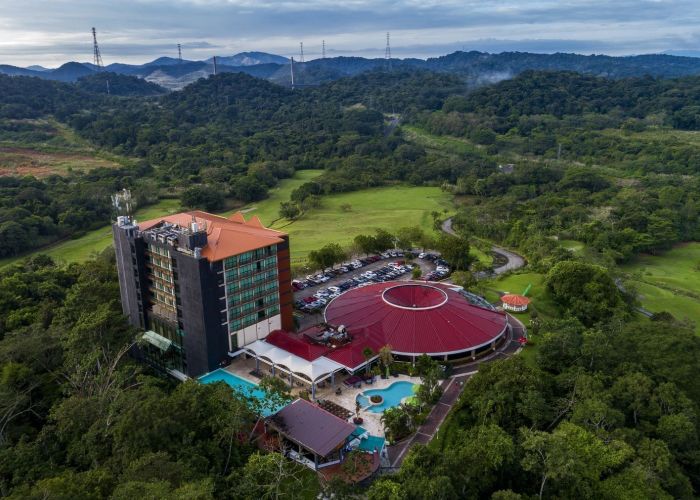 featured image for Summit Rainforest & Golf Resort