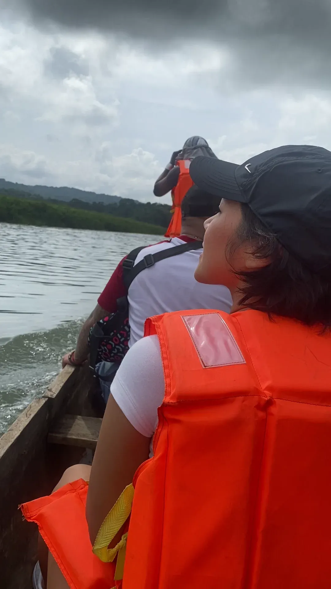 embera piragua and life vests