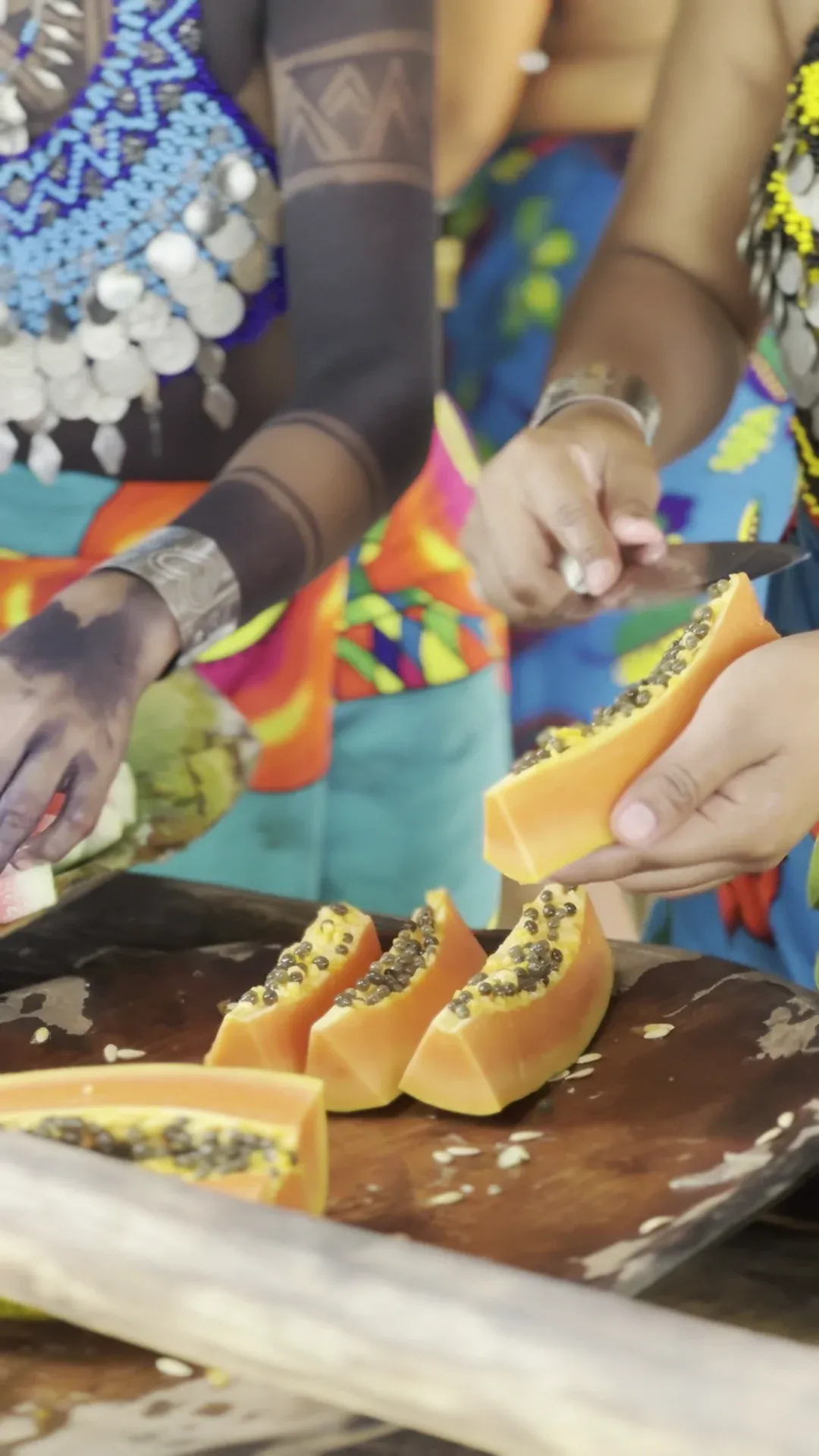 embera cooks cutting papaya