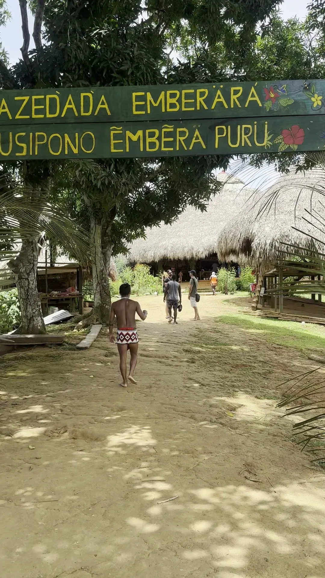 entrance to tusipono embera puru community