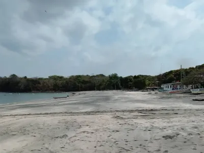 Playa La Esmeralda, Isla del Rey